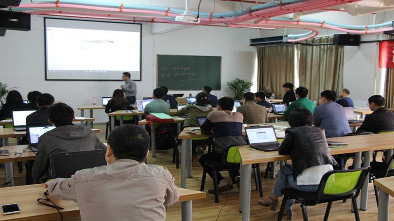 企业培训课程根据培训内容、培训对象、培训方式等不同维度，可以分为以下几类：